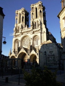 Coucher de soleil sur la Cathédrale de Laon