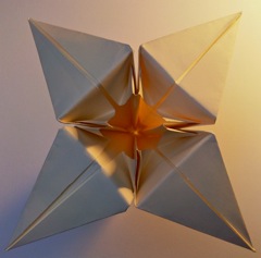Origami : Fleur à 4 pétales
